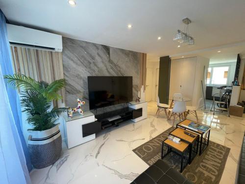 Centre Ville Sainte Maxime 100m Plage Et Commerce a Pied in Sainte-Maxime, France