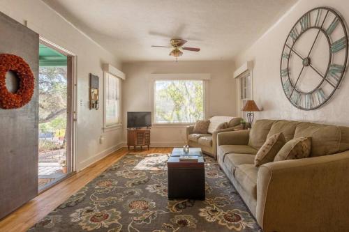 Colonial Cottage Getaway — 4-Star Luxury Hotel in Atascadero, United States