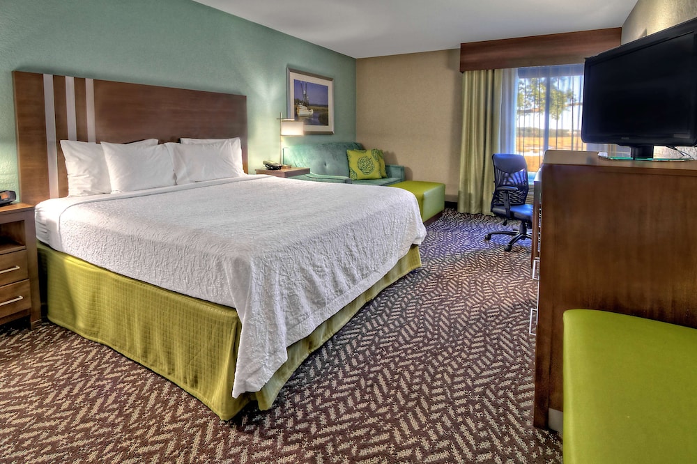 Hampton Inn Beaufort - photo 13