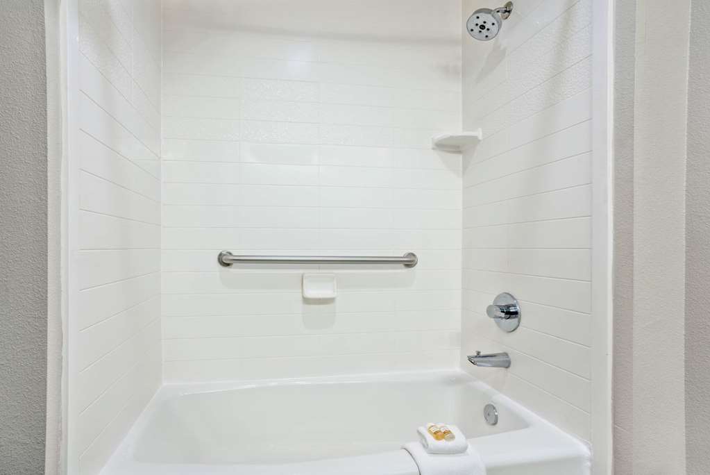 La Quinta Inn & Suites by Wyndham College Station South - photo 37
