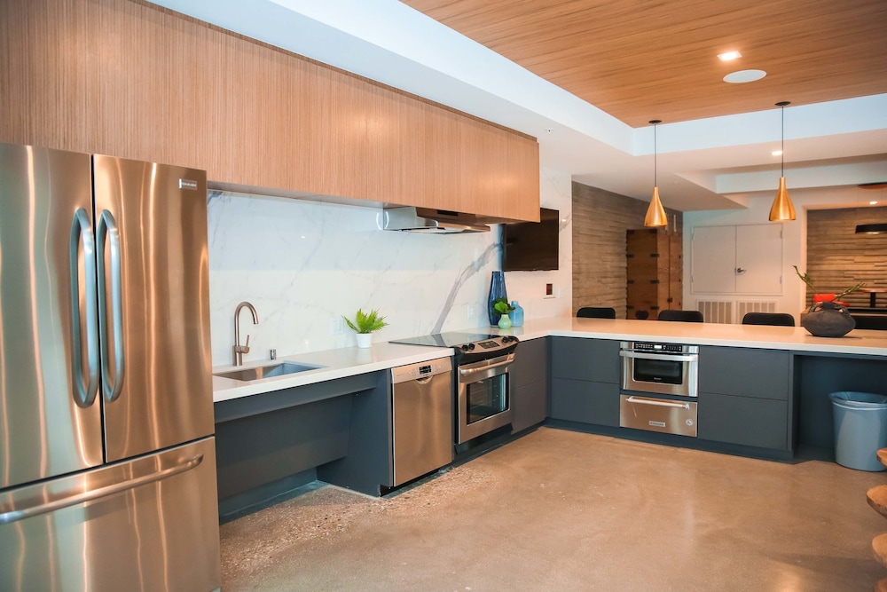 Fully Furnished Suites near Little Tokyo - photo 4