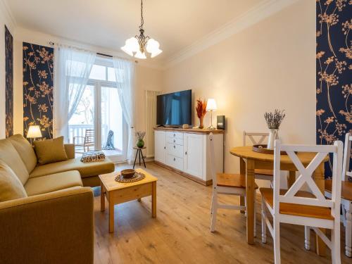 Strandvillen Binz Ferienwohnung mit Meerblick 1 Schlafzimmer und Balkon SV 611 — 4-Star Luxury Hotel in Ostseebad Binz, Germany