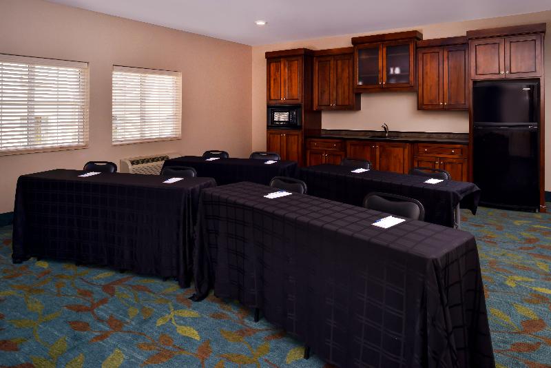 Candlewood Suites Bloomington Normal - photo 49