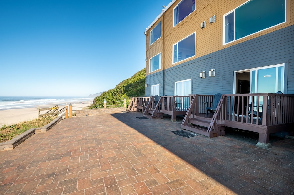 Sailor Jack's Oceanfront Inn - photo 55