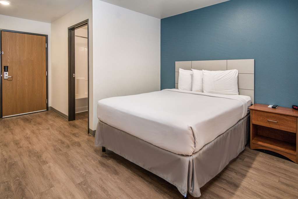 Woodspring Suites Denton - photo 32