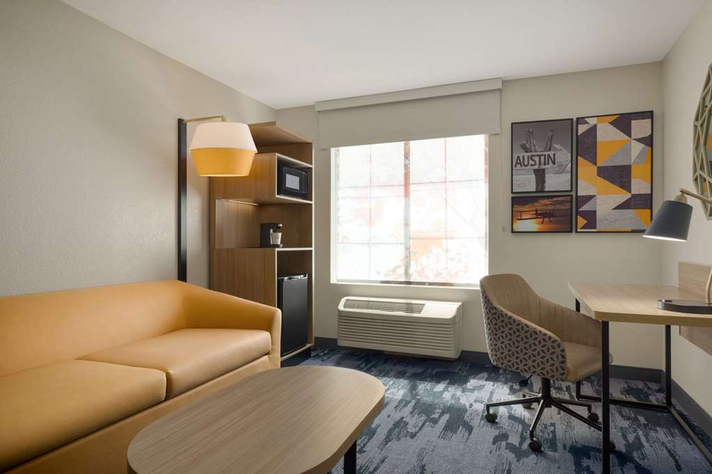 La Quinta Inn & Suites by Wyndham Austin Southwest - photo 14