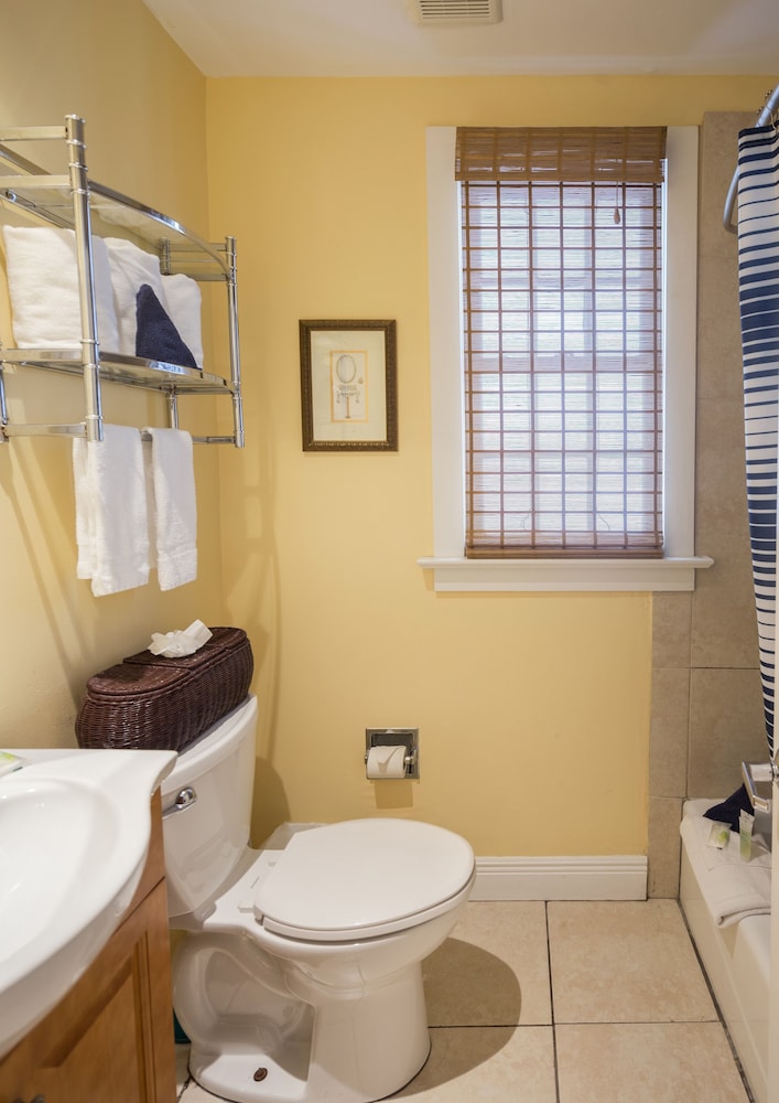 Wicker Guesthouse - photo 49