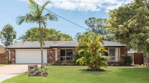 5 Bullando Street Warana QLD — hotel in Currimundi