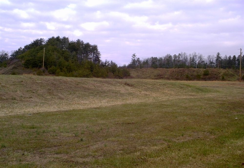 Campton Parkway Inn - photo 28