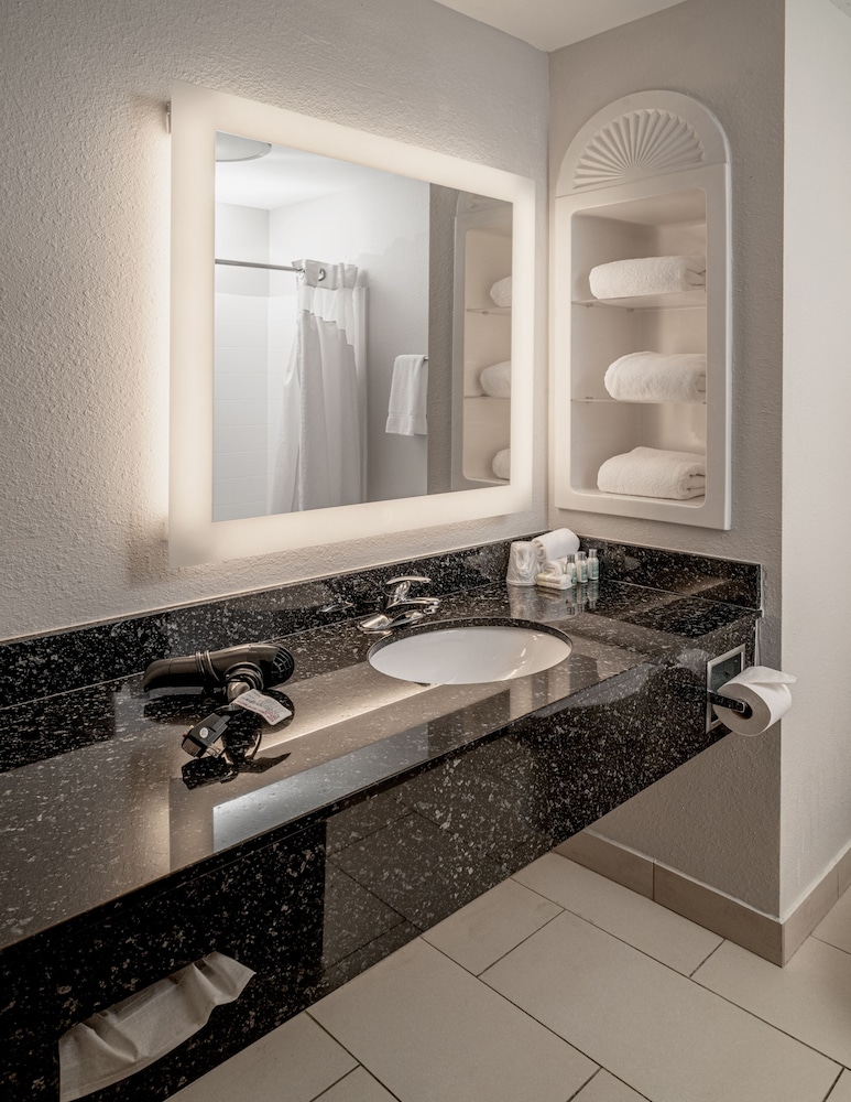 Holiday Inn Express Hotel & Suites Pikeville by IHG - photo 24