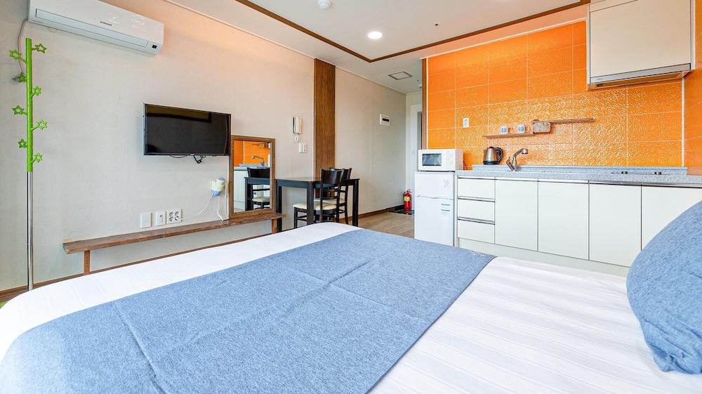 Du Bitnarae in Seogwipo, South Korea