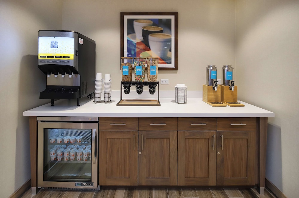Hampton Inn & Suites Tucson Tech Park - photo 22