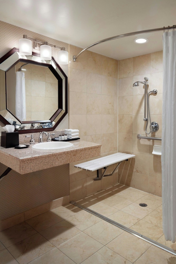 Sheraton Charlotte Airport Hotel - photo 17