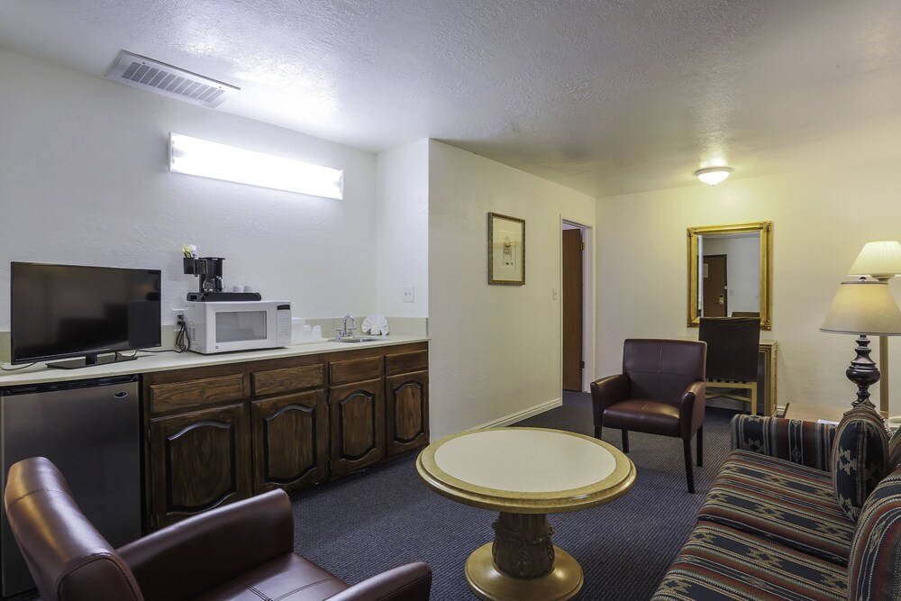 Airport Inn Hotel - photo 9