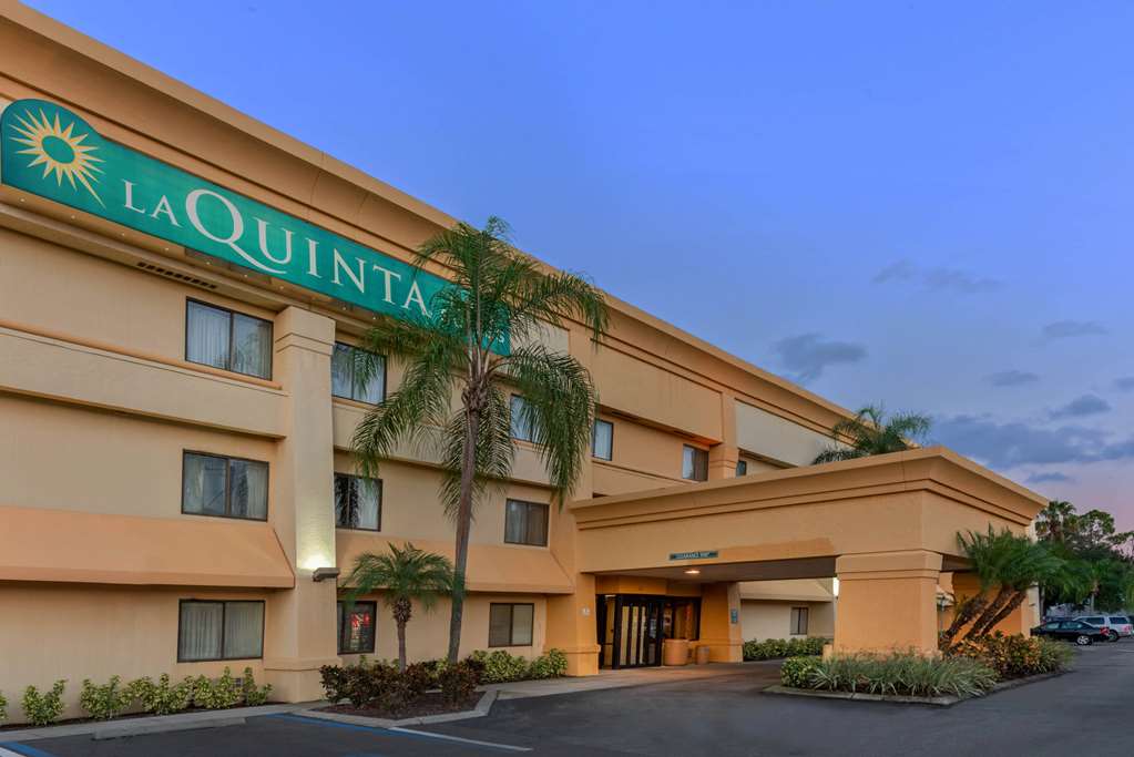La Quinta Inn & Suites by Wyndham Tampa Brandon West - photo 5