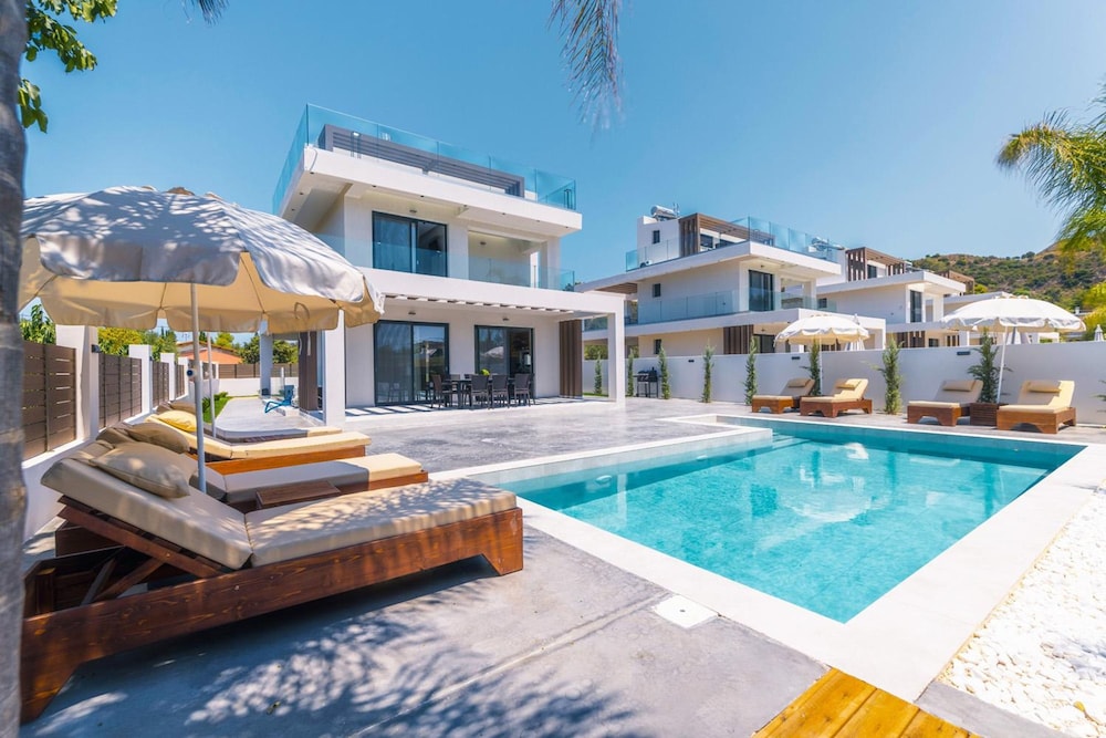 Villa Infinity Theo With 4 Bedrooms and 4 Bathrooms — 4-Star Luxury Hotel in Zakynthos, Greece