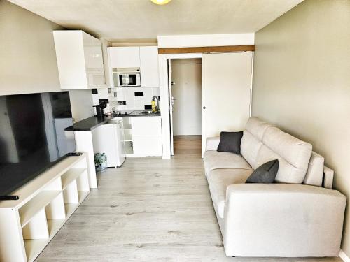 Port Frejus a 2 Pas de la Mer - last minute hotel in Frejus
