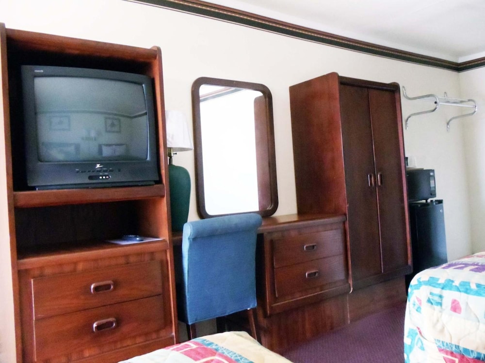 Antlers Budget Inn - photo 16