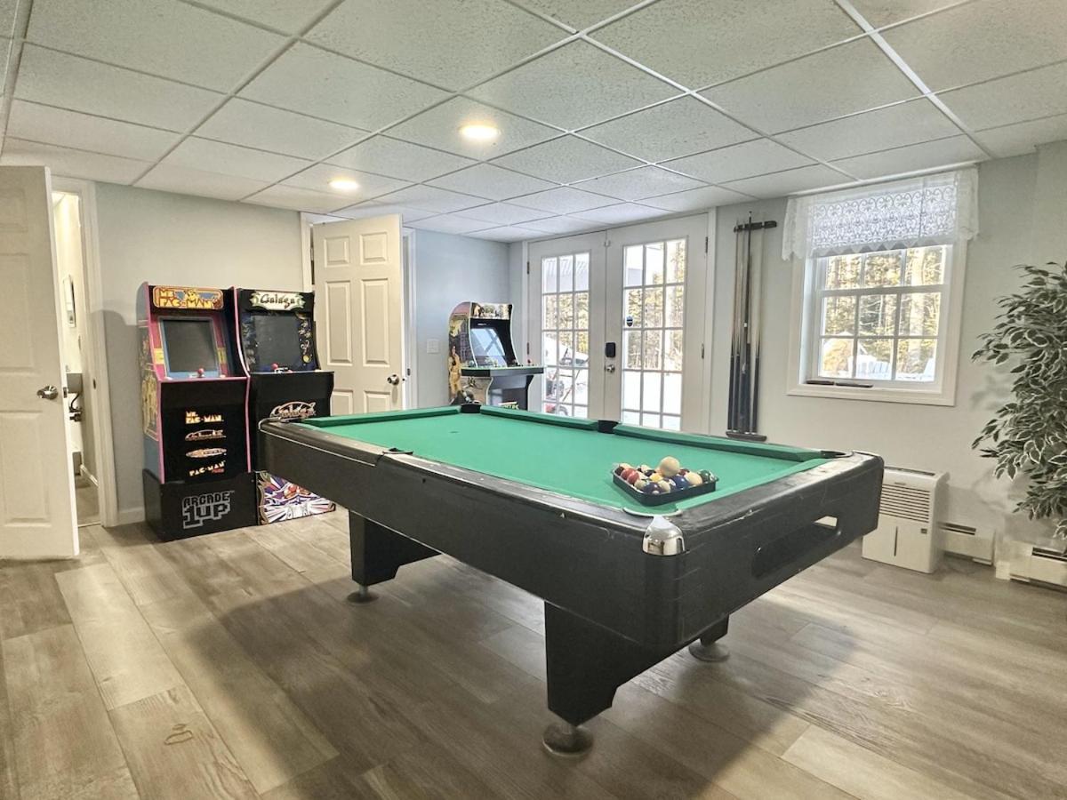 5BR Waterfront Hot Tub Kids Playscape Pets Family Compound — 4-Star Luxury Hotel in Gouldsboro, United States