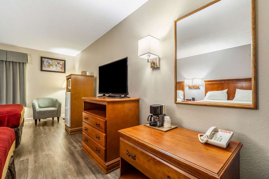 Econo Lodge Lincoln - photo 13