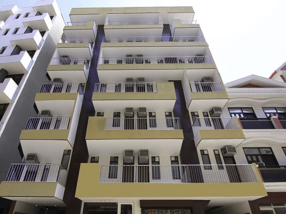 OYO Home 39565 Decent Studio Cyber Hub