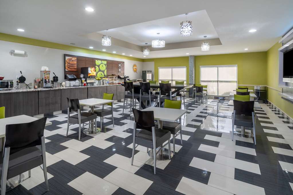 La Quinta Inn & Suites by Wyndham Prattville - photo 54