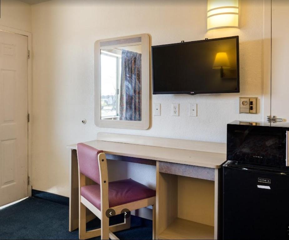 Express Inn Near Columbus Airport - photo 14