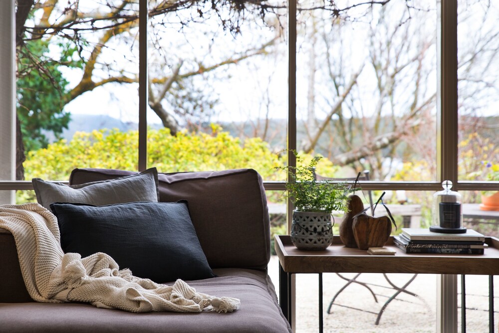 The Acorn open fire spa bath dog friendly — carbon neutral stay, Daylesford