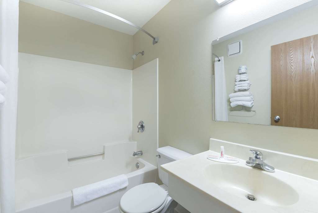 Super 8 by Wyndham Perham - photo 4