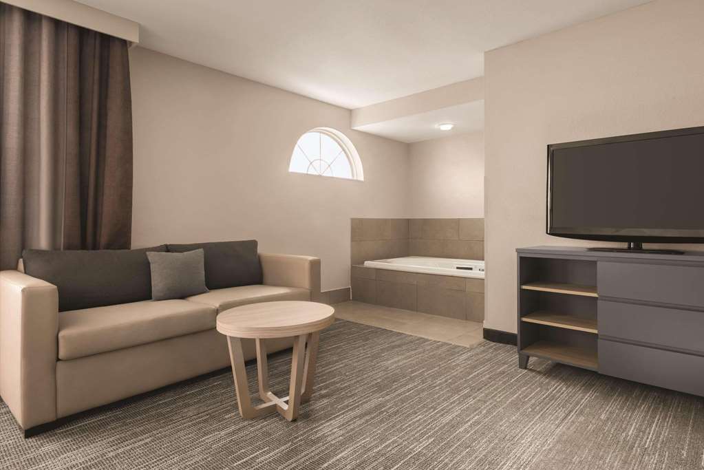 Country Inn & Suites by Radisson Dubuque IA - photo 11
