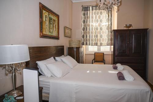 Large Three Bedroom Center of Old Town