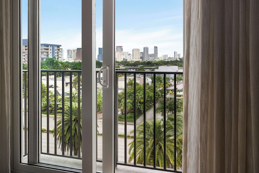 Embassy Suites by Hilton Fort Lauderdale 17th Street - photo 14