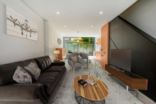 Chic Abode in Trendiest Suburb in Sydney, Australia