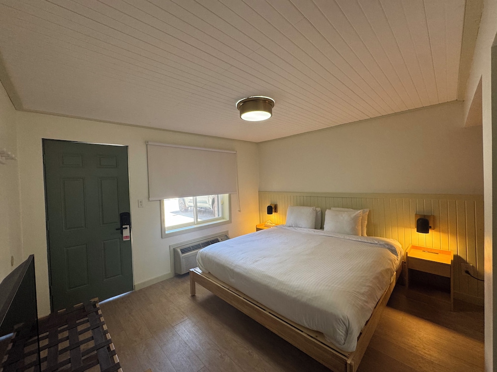 Pikes Peak Inn - photo 9