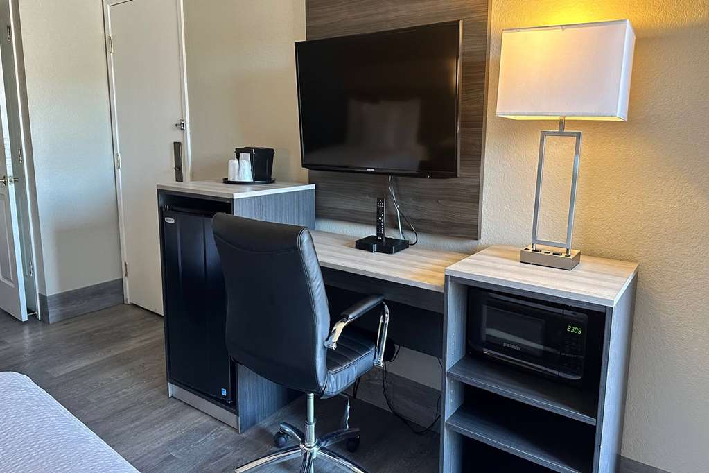 Days Inn by Wyndham San Diego Vista - photo 18