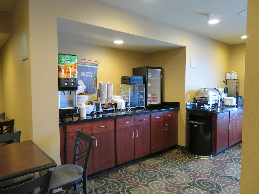 Cobblestone Inn & Suites Rugby - photo 31