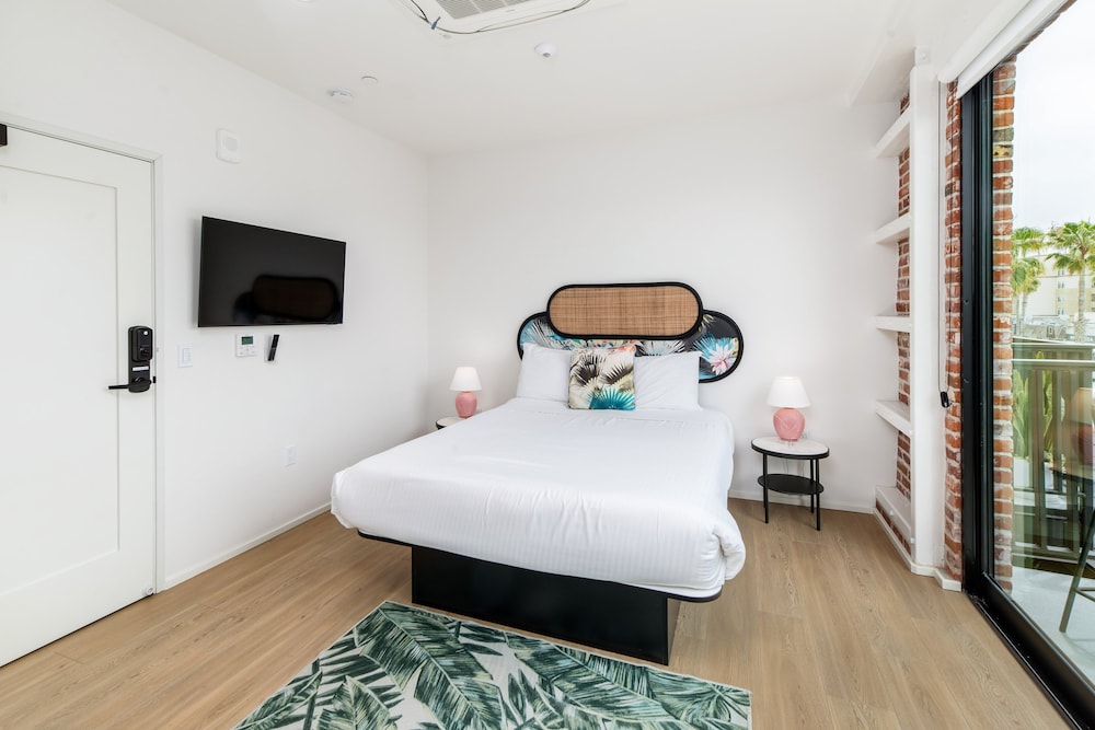 The Brick Hotel - photo 14