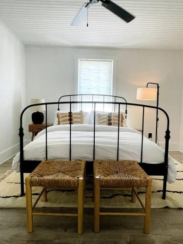 Cramerton Belmont's Modern and perfect retreat — 4-Star Luxury Hotel in Cramerton, United States