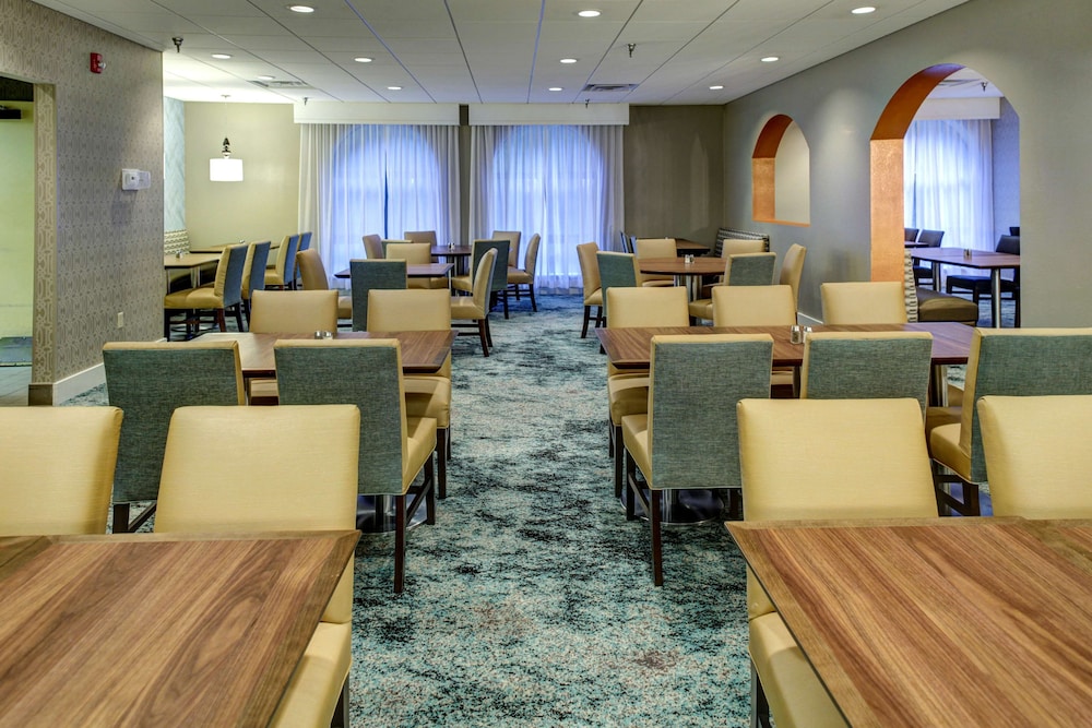 Embassy Suites Williamsburg - photo 30