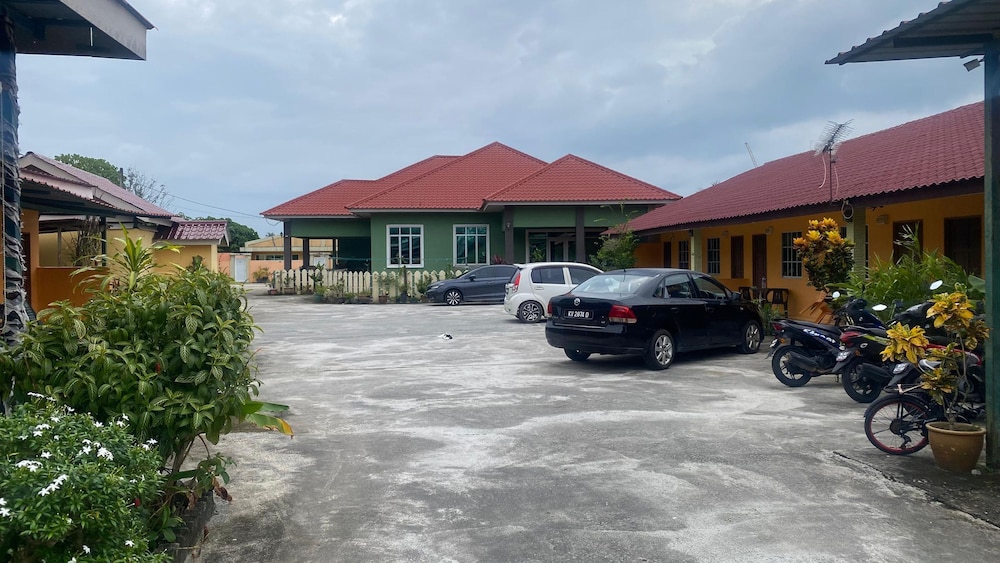 Collection O Langkawi Near Pantai Cenang formerly Tokman Inn in Kuah, Malaysia