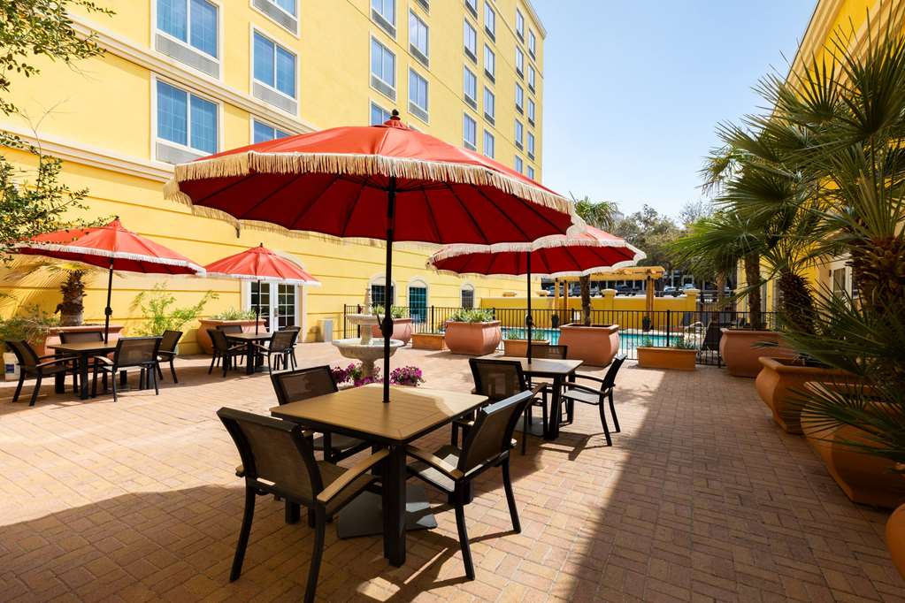 La Quinta Inn & Suites by Wyndham San Antonio Medical Ctr NW - photo 26