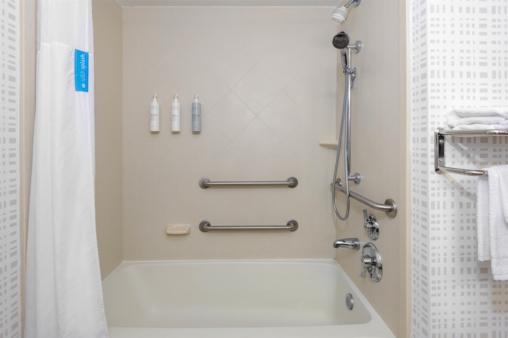 Hampton Inn & Suites Pensacola Gulf Breeze - photo 21