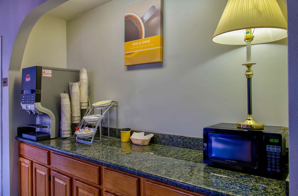 Studio 6 Birmingham AL Medical Center - photo 22