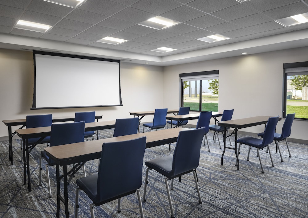 Holiday Inn Express Hotel & Suites Peru Lasalle Area by IHG - photo 60