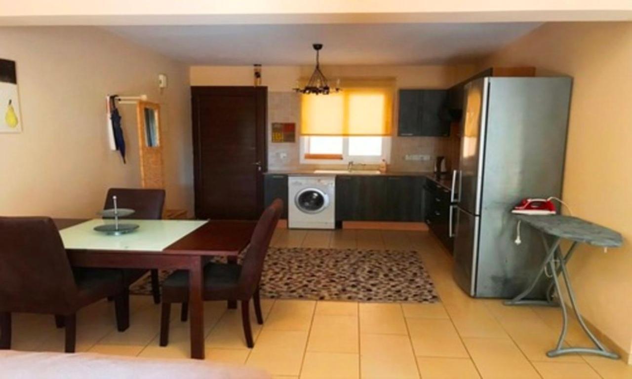 2 bedroom with private garden walk to Nissi Beach communal swimming pool
