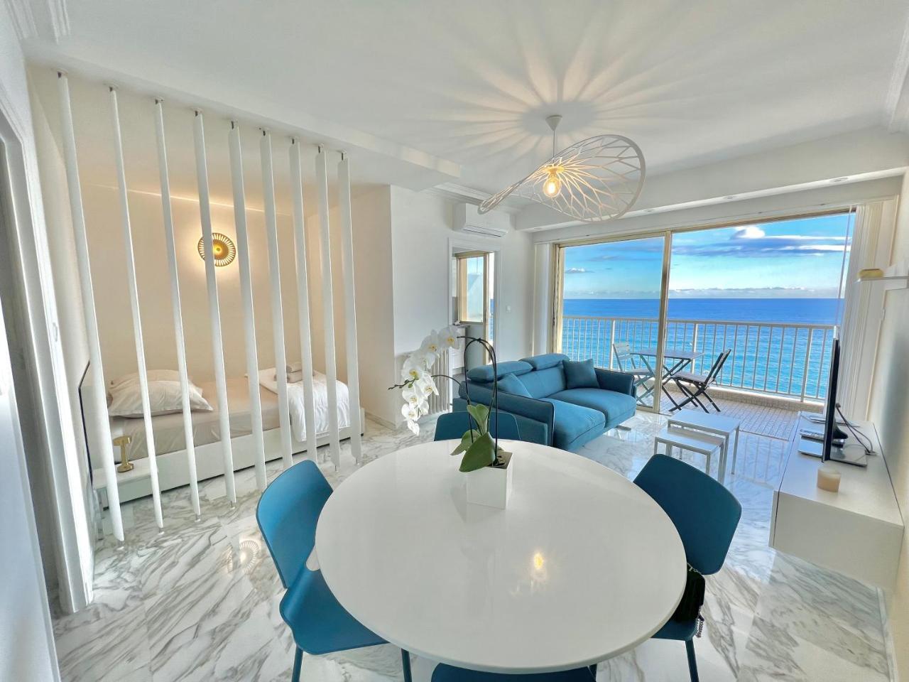 Seaviews by Jenni Menton la Suite Superbe Front de Mer Top Emplacement Avec Terrasse Et Parking — 5-Star Luxury Hotel in Menton, France