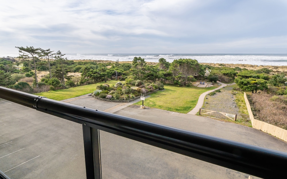 Gold Beach Inn - photo 39