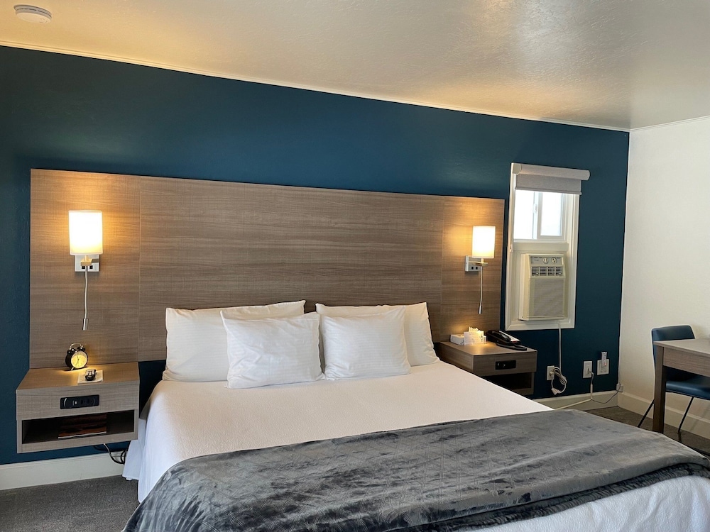 Crown Motel and Family Resort - photo 43