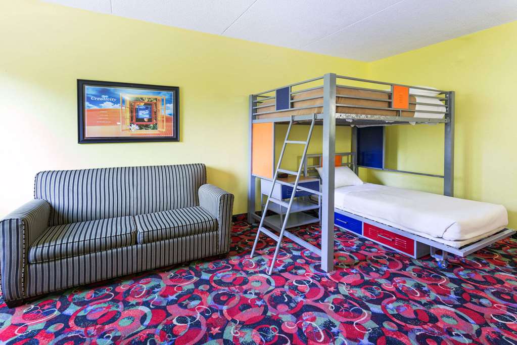 Ramada by Wyndham Bettendorf - photo 12