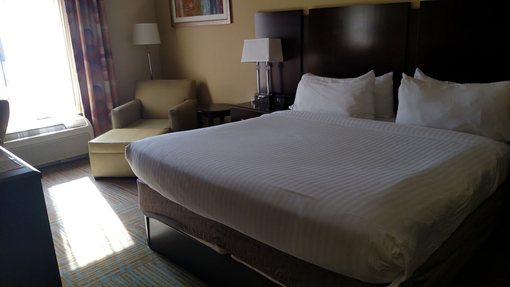Holiday Inn Express Hotel & Suites PERRY by IHG - photo 10
